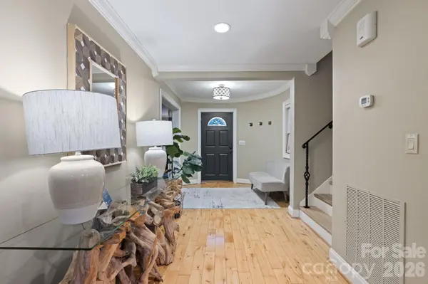 422 Crooked Creek RD, Hendersonville, NC 28739