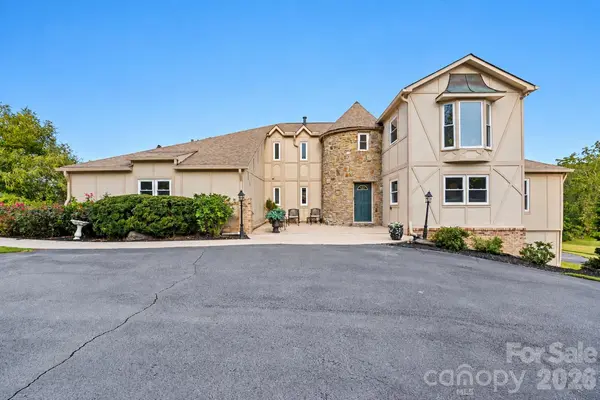 422 Crooked Creek RD, Hendersonville, NC 28739