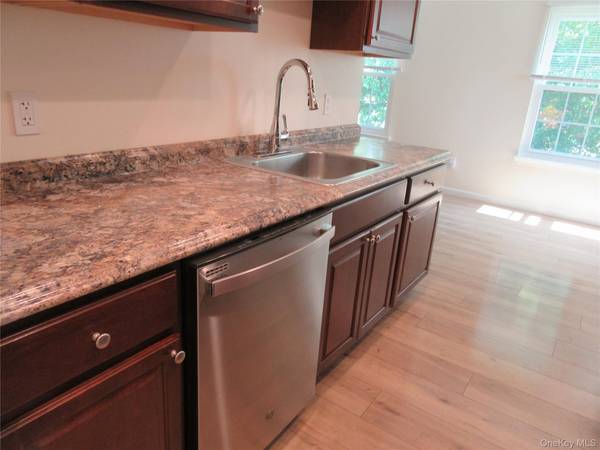102 Cartwheel CT #22, Washingtonville, NY 10992