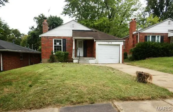 7404 Hillsdale DR, St Louis, MO 63121
