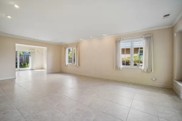 1466 Concorde CIR, Highland Park, IL 60035