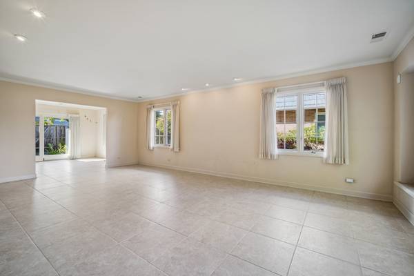 1466 Concorde CIR, Highland Park, IL 60035