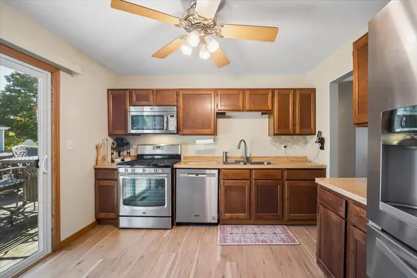 1185 S Appletree LN, Bartlett, IL 60103