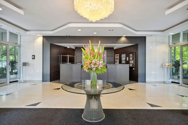 3950 N Lake Shore DR #703, Chicago, IL 60613
