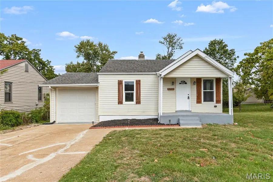10591 Clarendon AVE, St Louis, MO 63114