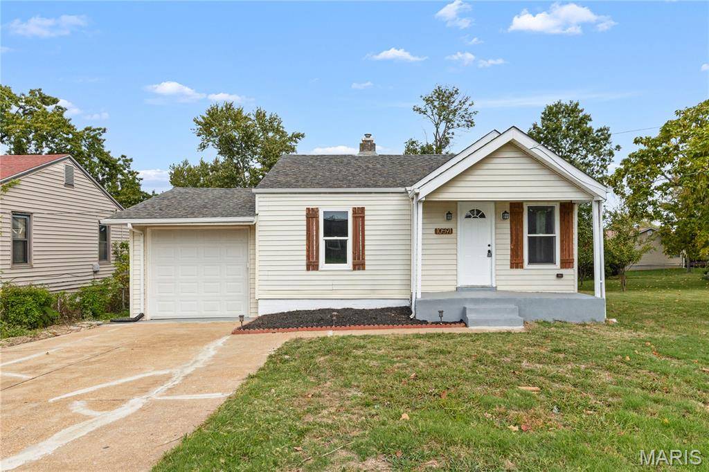 10591 Clarendon AVE, St Louis, MO 63114