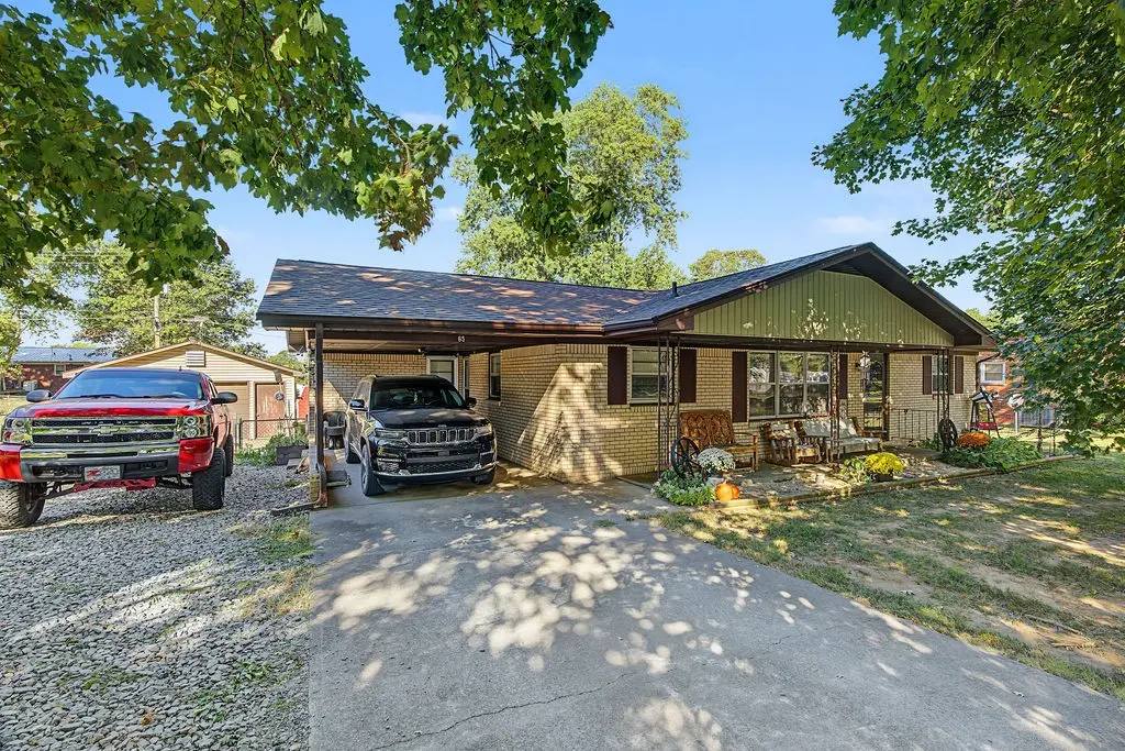 65 Glendale Dr, Cadiz, KY 42211