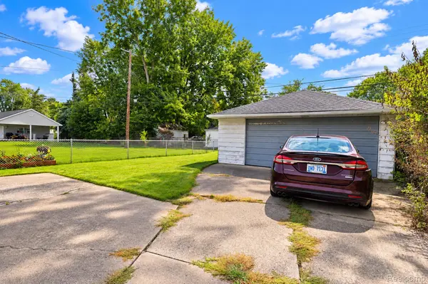 7660 Shenandoah AVE, Allen Park, MI 48101