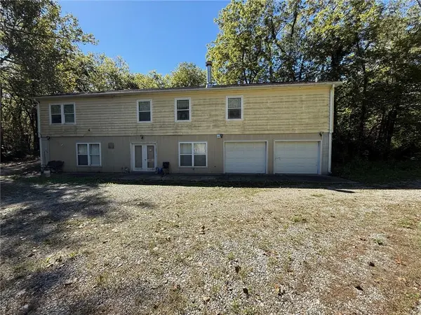 8888 SE HWY 69 HWY, Cameron, MO 64429