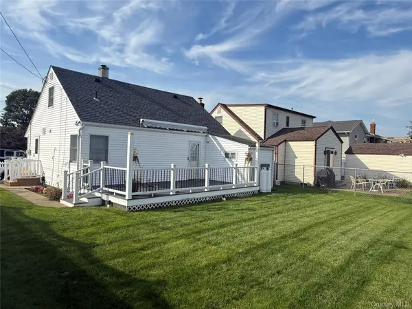 271 Forest AVE, Massapequa, NY 11758