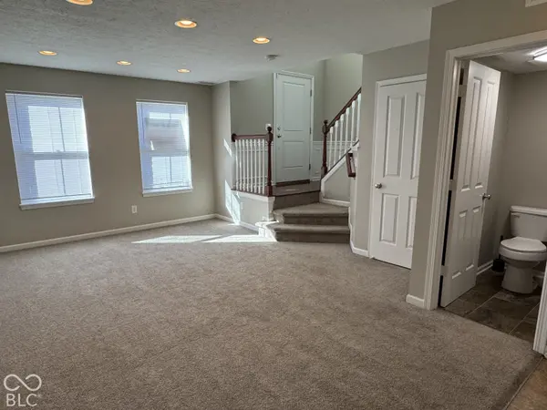 6338 El Paso ST, Whitestown, IN 46075