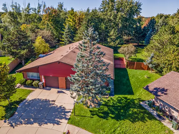 142 Virginia CT, Streamwood, IL 60107