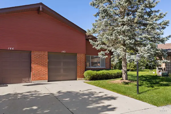 142 Virginia CT, Streamwood, IL 60107