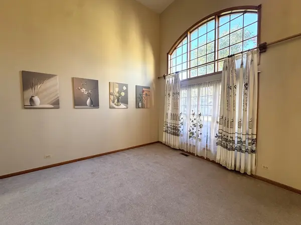 780 Sigmund RD, Naperville, IL 60563