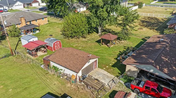65 Glendale Dr, Cadiz, KY 42211
