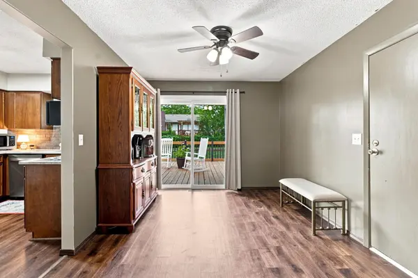 925 E Wedgewood Dr, Derby, KS 67037-1945