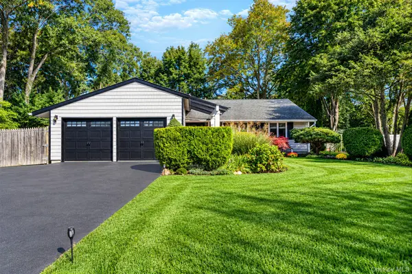 11 Folsom LN, Coram, NY 11727