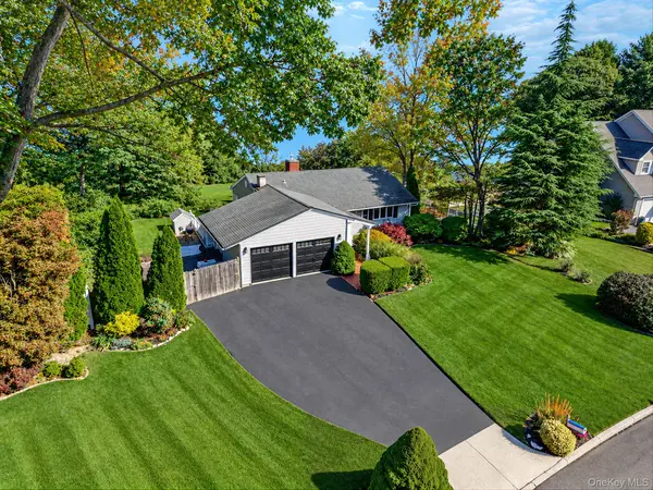 11 Folsom LN, Coram, NY 11727