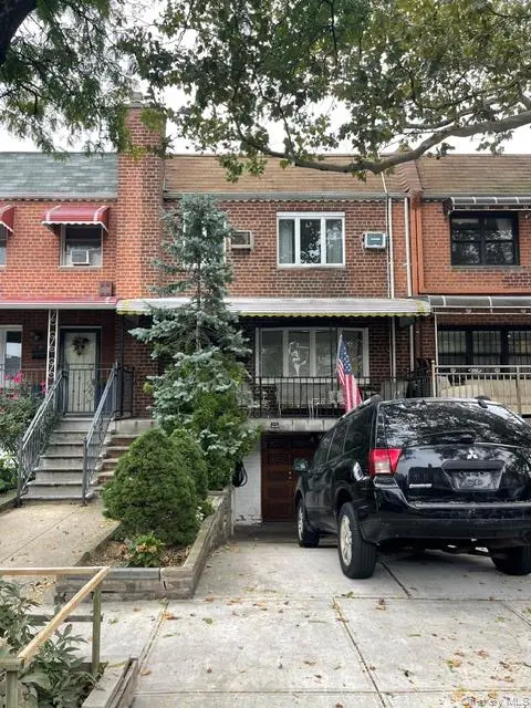 25-27 76, Jackson Heights, NY 11370