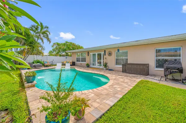 14921 SOVEREIGN DR, Largo, FL 33774