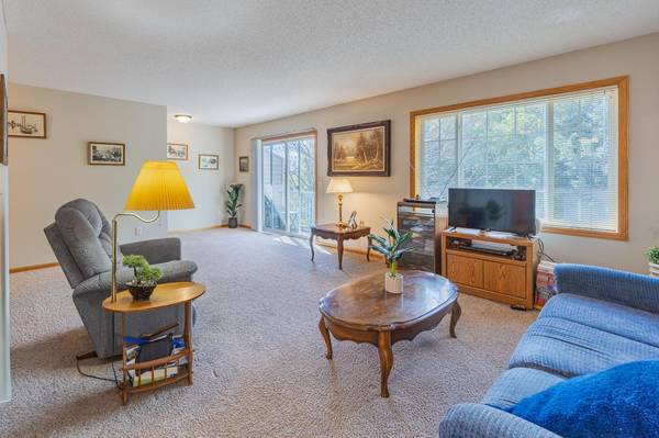 1555 County Road D E #B, Maplewood, MN 55109