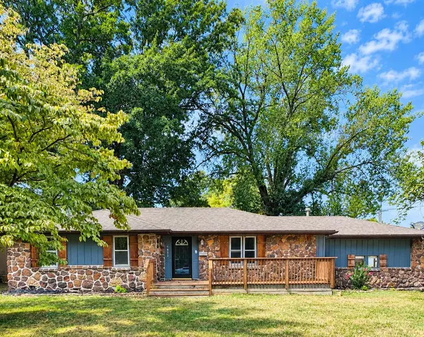 1833 S Westwood AVE, Springfield, MO 65807