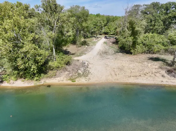 000 Lueckel Drive, Van Buren, MO 63965