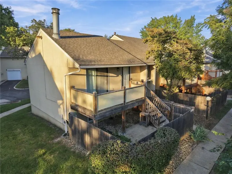 10806 Westgate RD, Overland Park, KS 66210