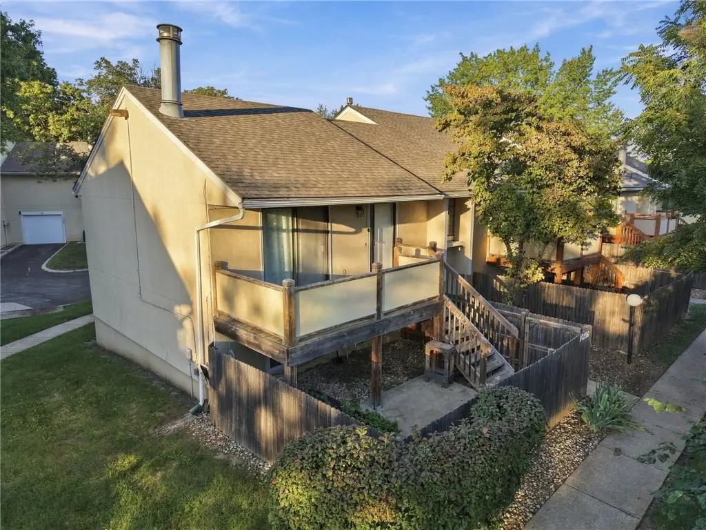10806 Westgate RD, Overland Park, KS 66210