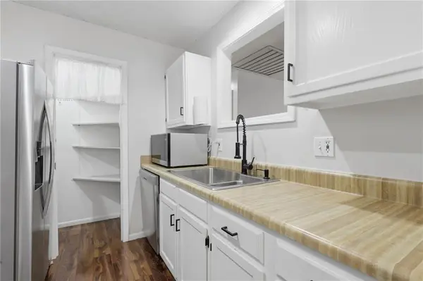 10806 Westgate RD, Overland Park, KS 66210