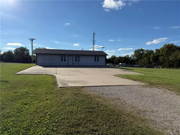 1910 South 6th ST, Burlington, KS 66839