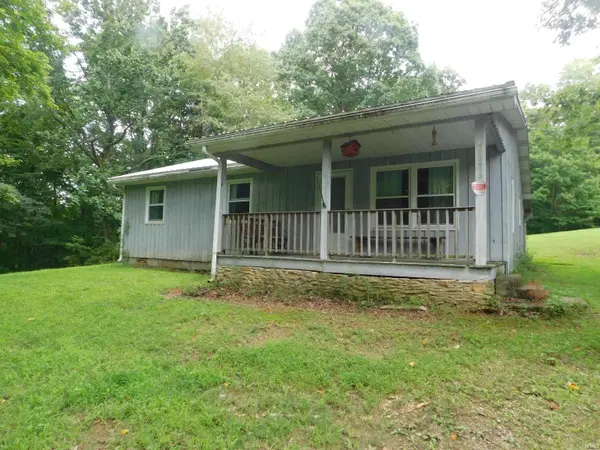 6872 E Hurst RD, Pekin, IN 47165-7117