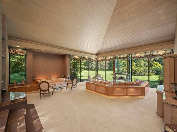 101 wheatley RD, Old Westbury, NY 11568
