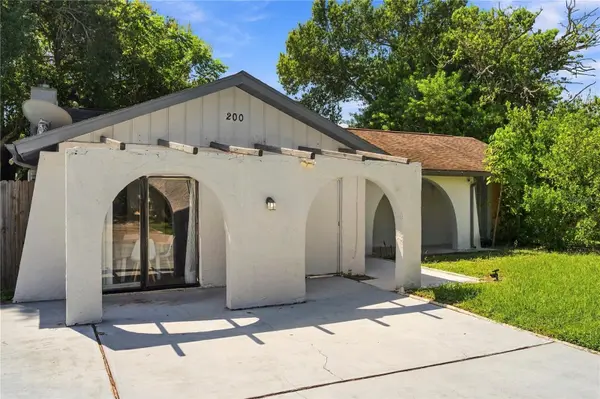 200 TWIN LAKE DR, Largo, FL 33770