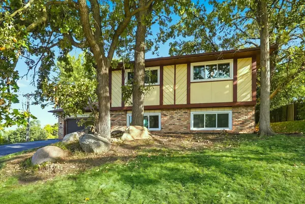 8481 134th Street CT, Apple Valley, MN 55124