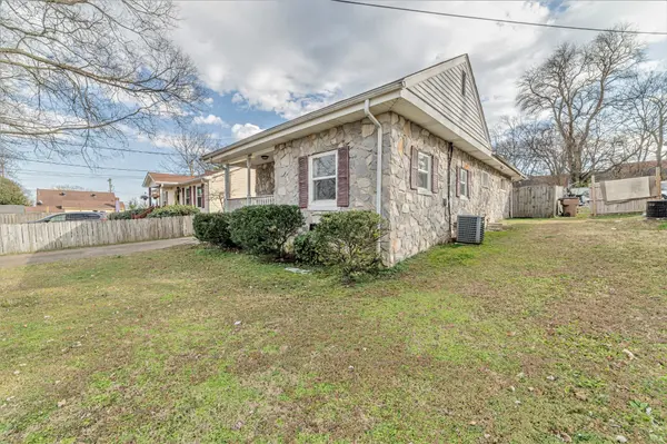 1620 Essex Ave, Nashville, TN 37216
