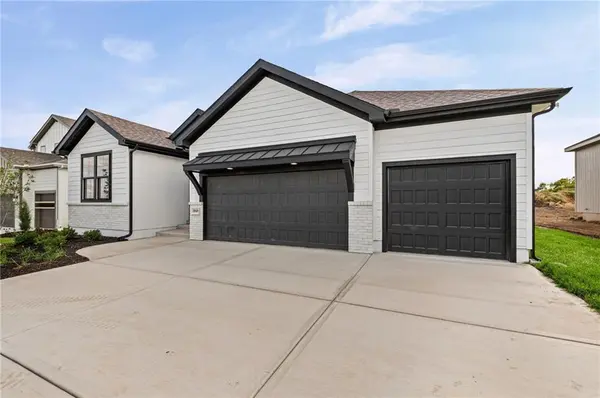 18949 W 193rd TER, Spring Hill, KS 66083