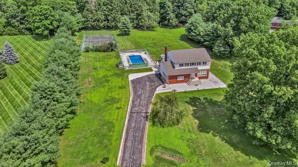 6 Kuchler DR, Lagrangeville, NY 12540