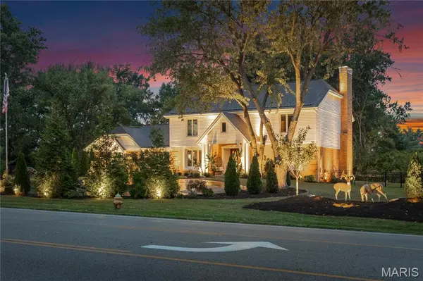 11929 Clayton RD, Town And Country, MO 63131