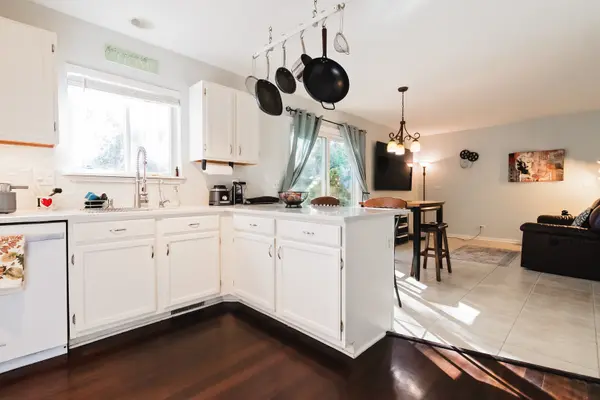 821 E Saratoga CIR, Island Lake, IL 60042