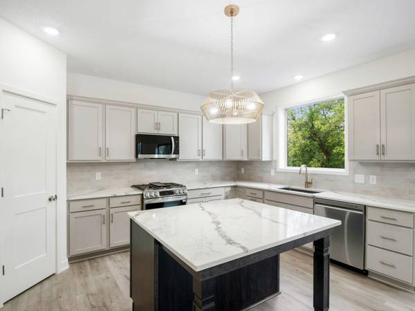 1320 136th CIR E, Rosemount, MN 55068
