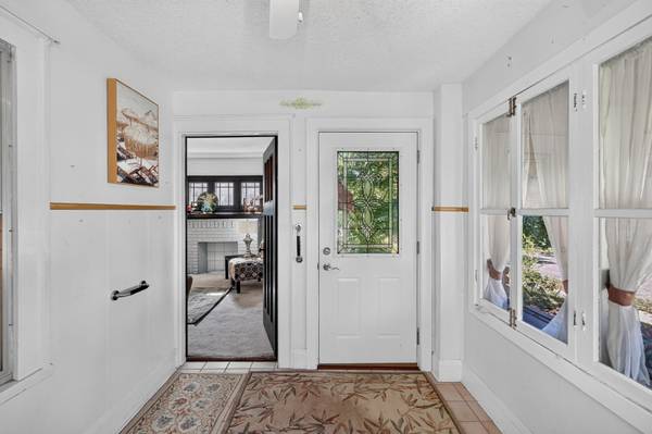 1718 Vincent AVE N, Minneapolis, MN 55411