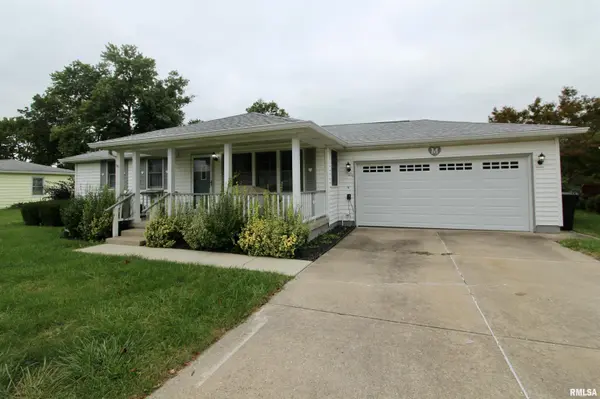 207 CRESTLAWN DR, Washington, IL 61571