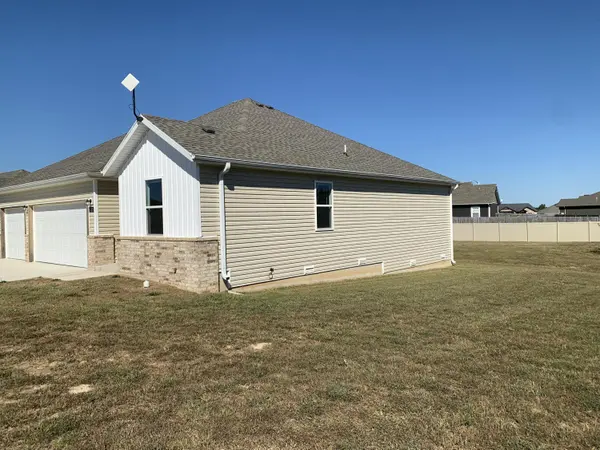 1325 W Kay ST, Bolivar, MO 65613