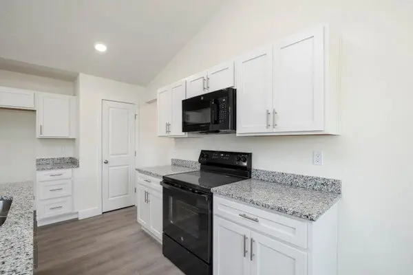 1325 W Kay ST, Bolivar, MO 65613