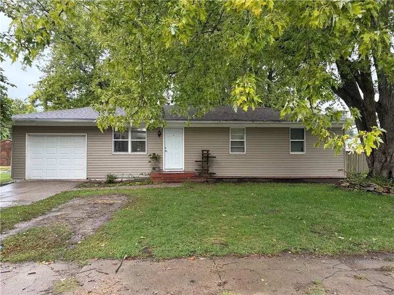 415 Main ST, Linwood, KS 66052