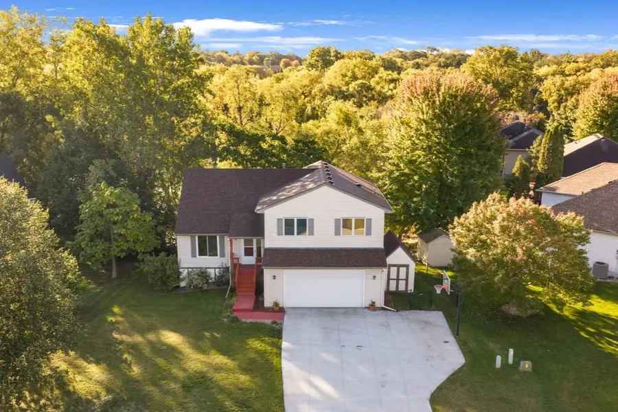 1001 Forest Glen CT, Burnsville, MN 55337