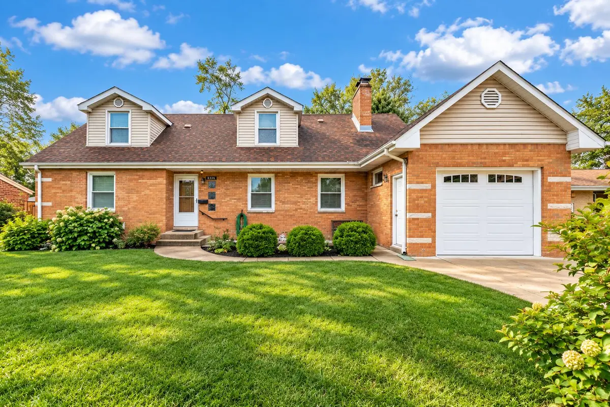 8336 Schreiber DR, Munster, IN 46321