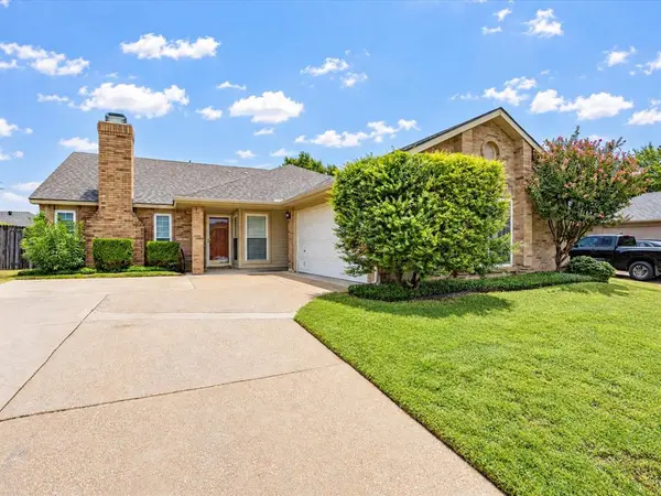 1705 Sandy Point Court, Arlington, TX 76018