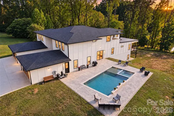 4987 Wildlife LN, Sherrills Ford, NC 28673